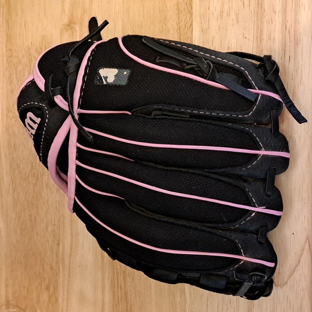 Girls Wilson Tball glove!